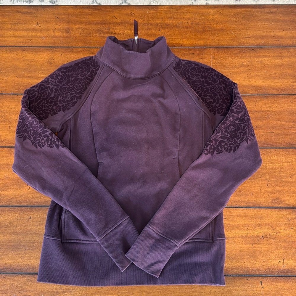 Lulu - Fleece Sweatshirt - Size 6